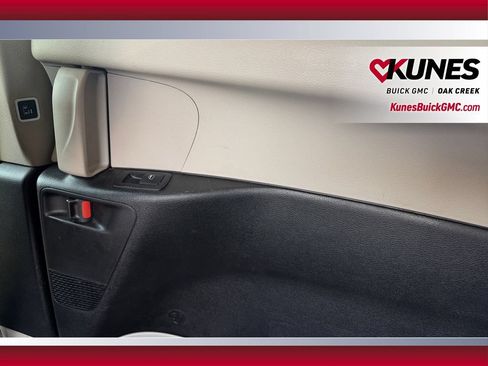 Used 2024 Chrysler Pacifica Touring-L FWD image 38