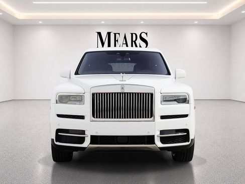 Used 2022 Rolls-Royce Cullinan AWD/4WD image 2