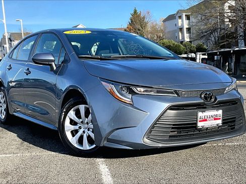 Used 2024 Toyota Corolla LE image 2