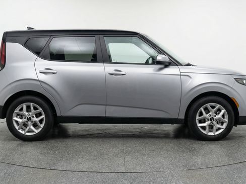 Used 2025 Kia Soul LX w/ LX Technology Package image 11