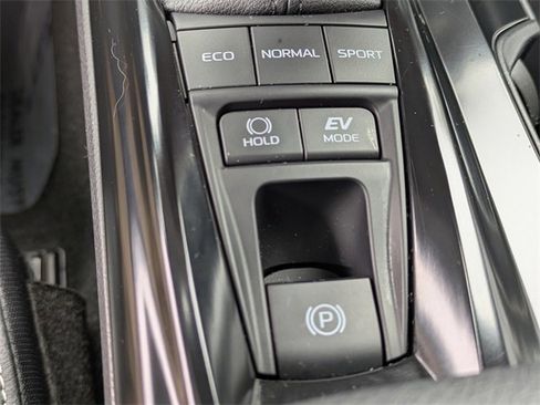 Used 2025 Toyota Camry SE image 29