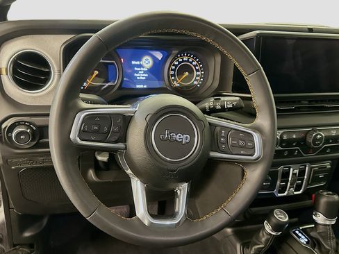 Used 2025 Jeep Wrangler Unlimited Sahara AWD/4WD image 18