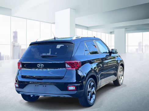 Used 2025 Hyundai Venue SEL FWD image 4