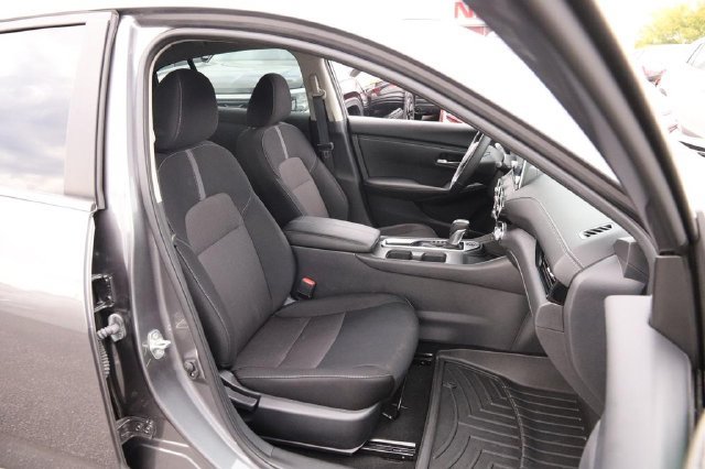 Used 2025 Nissan Sentra SV w/ All-Weather Package FWD image 26