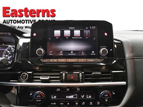 Used 2024 Nissan Pathfinder SV image 12