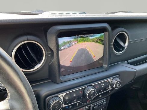 Used 2023 Jeep Wrangler Unlimited Sahara w/ Cold Weather Group AWD/4WD image 11