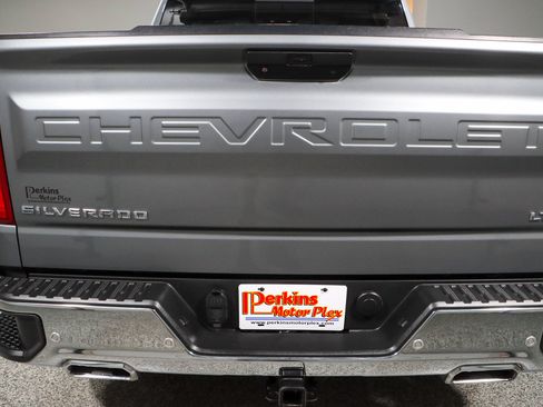 Used 2019 Chevrolet Silverado 1500 LTZ w/ LTZ Premium Package AWD/4WD image 8