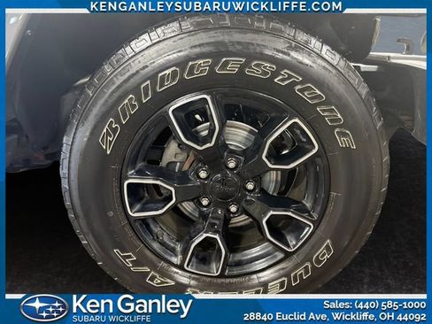 Used 2017 Jeep Wrangler Unlimited Sahara AWD/4WD image 21