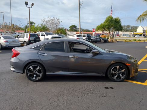 Used 2018 Honda Civic Touring image 5