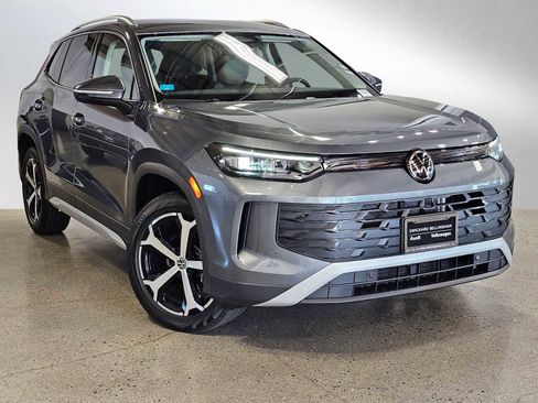 New 2025 Volkswagen Tiguan SE image 1