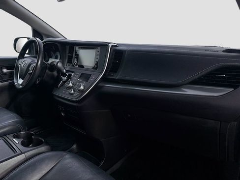 Used 2018 Toyota Sienna SE w/ SE Preferred Package FWD image 37