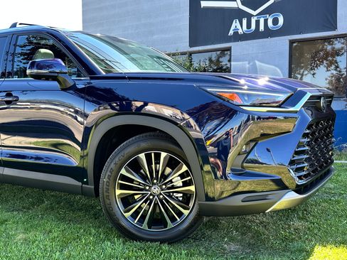 Used 2025 Toyota Grand Highlander AWD Hybrid image 3
