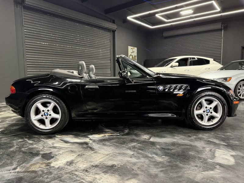 Used 1997 BMW Z3 2.8 RWD image 4