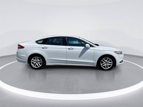 Used 2015 Ford Fusion SE w/ Equipment Group 202A FWD image 9