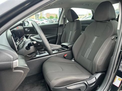 Used 2024 Hyundai Elantra SEL FWD image 10