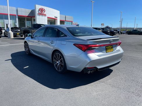 Used 2019 Toyota Avalon Touring w/ All Weather Liner Package FWD image 5