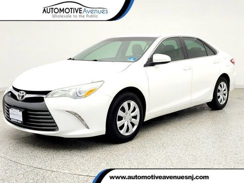 Used 2015 Toyota Camry LE FWD image 1