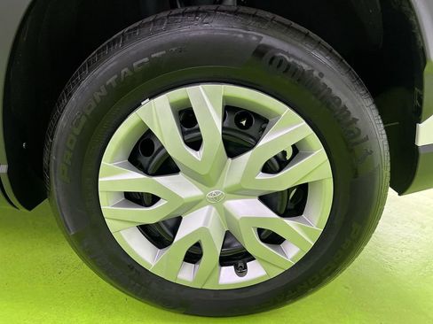 Used 2025 Toyota Corolla Cross L image 13