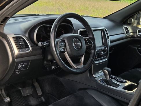 Used 2018 Jeep Grand Cherokee Altitude RWD image 15