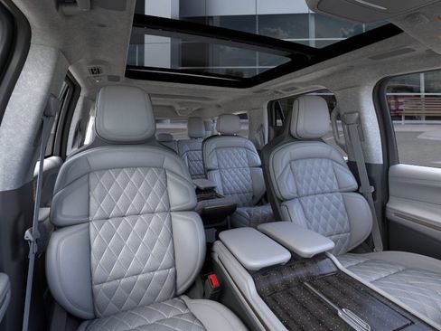 New 2026 Lincoln Navigator L Black Label AWD/4WD image 10