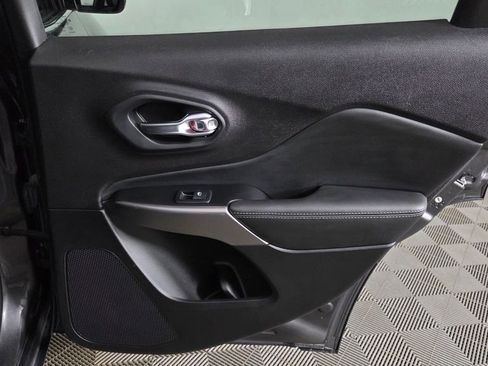 Used 2022 Jeep Cherokee Latitude Lux image 32