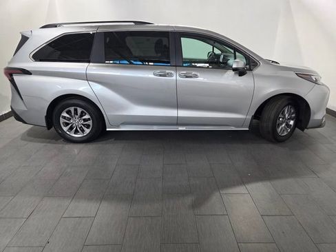 Used 2025 Toyota Sienna XLE w/ XLE Plus Package AWD/4WD image 6