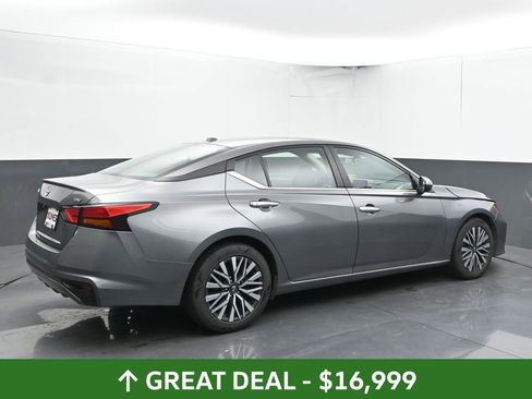 Used 2023 Nissan Altima 2.5 SV image 12