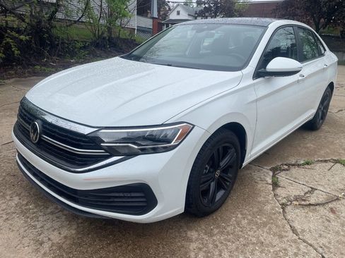 Used 2023 Volkswagen Jetta SE FWD image 9