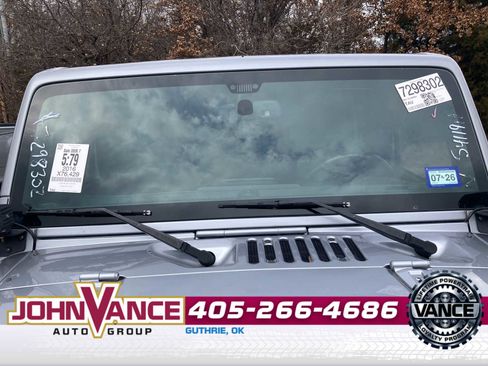 Used 2016 Jeep Wrangler Unlimited Rubicon w/ Connectivity Group image 14