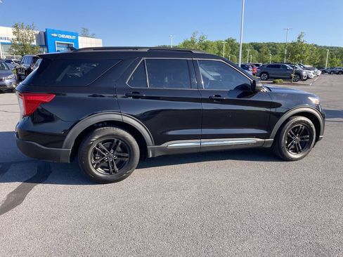 Used 2020 Ford Explorer XLT w/ Equipment Group 202A AWD/4WD image 8