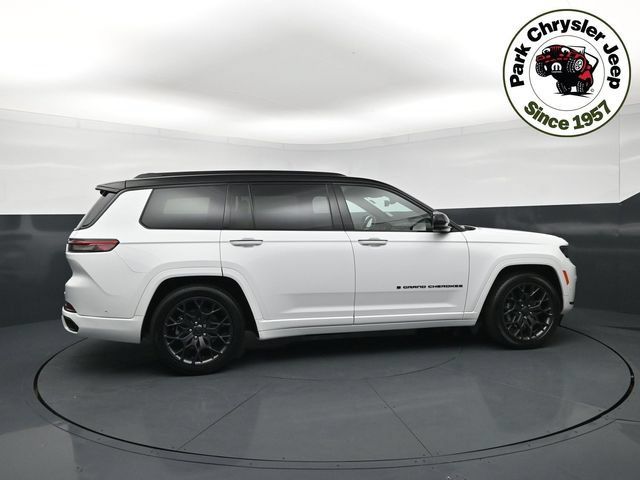 Used 2023 Jeep Grand Cherokee L Summit AWD/4WD image 6