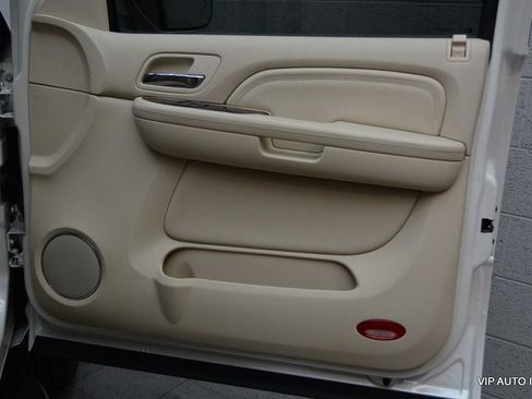 Used 2007 Cadillac Escalade AWD w/ Information Package image 12