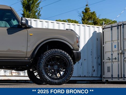 Used 2025 Ford Bronco Badlands AWD/4WD image 30