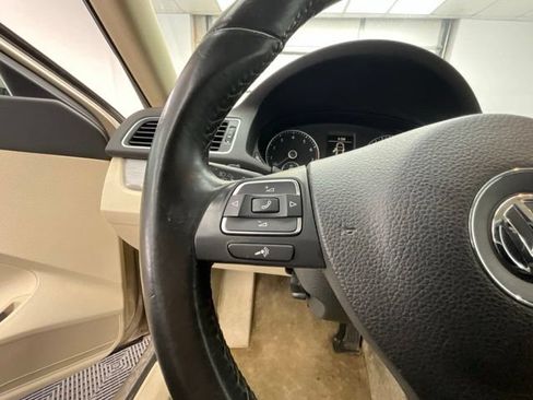 Used 2015 Volkswagen Passat 1.8T SE FWD image 16