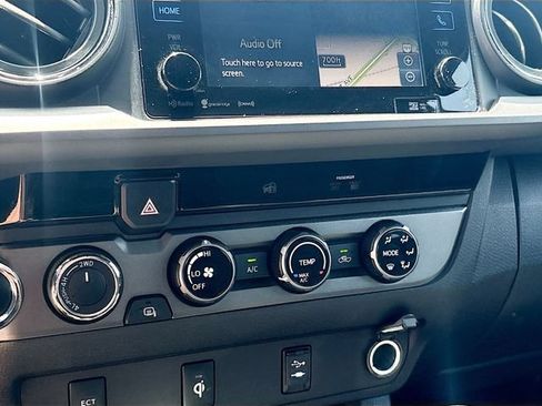 Used 2017 Toyota Tacoma TRD Sport AWD/4WD image 14