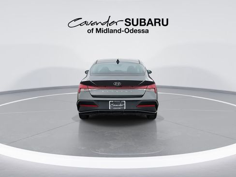 Used 2024 Hyundai Elantra SE image 7