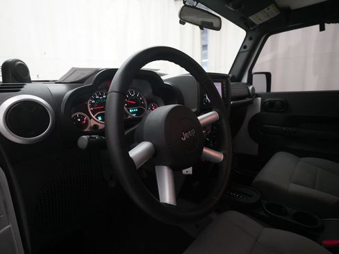 Used 2008 Jeep Wrangler Unlimited Sahara AWD/4WD image 8