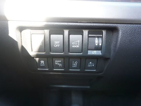 Used 2017 Subaru Outback 2.5i Limited AWD/4WD image 4