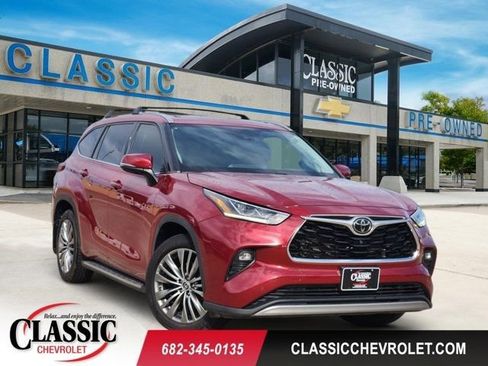 Used 2021 Toyota Highlander Platinum image 1