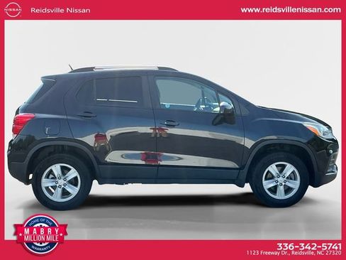 Used 2021 Chevrolet Trax LT w/ Premium Seat Package AWD/4WD image 7