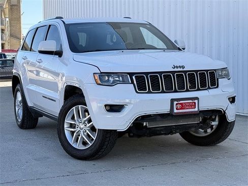 Used 2018 Jeep Grand Cherokee Laredo image 2