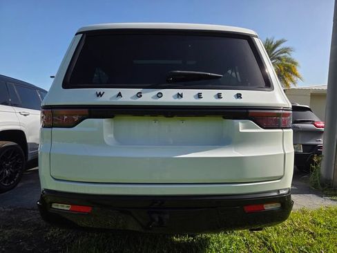 Used 2024 Jeep Wagoneer L Series II AWD/4WD image 4