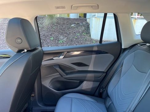 New 2025 Volkswagen Tiguan SE image 15