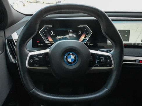 Used 2024 BMW iX xDrive50 w/ Sport Package AWD/4WD image 17