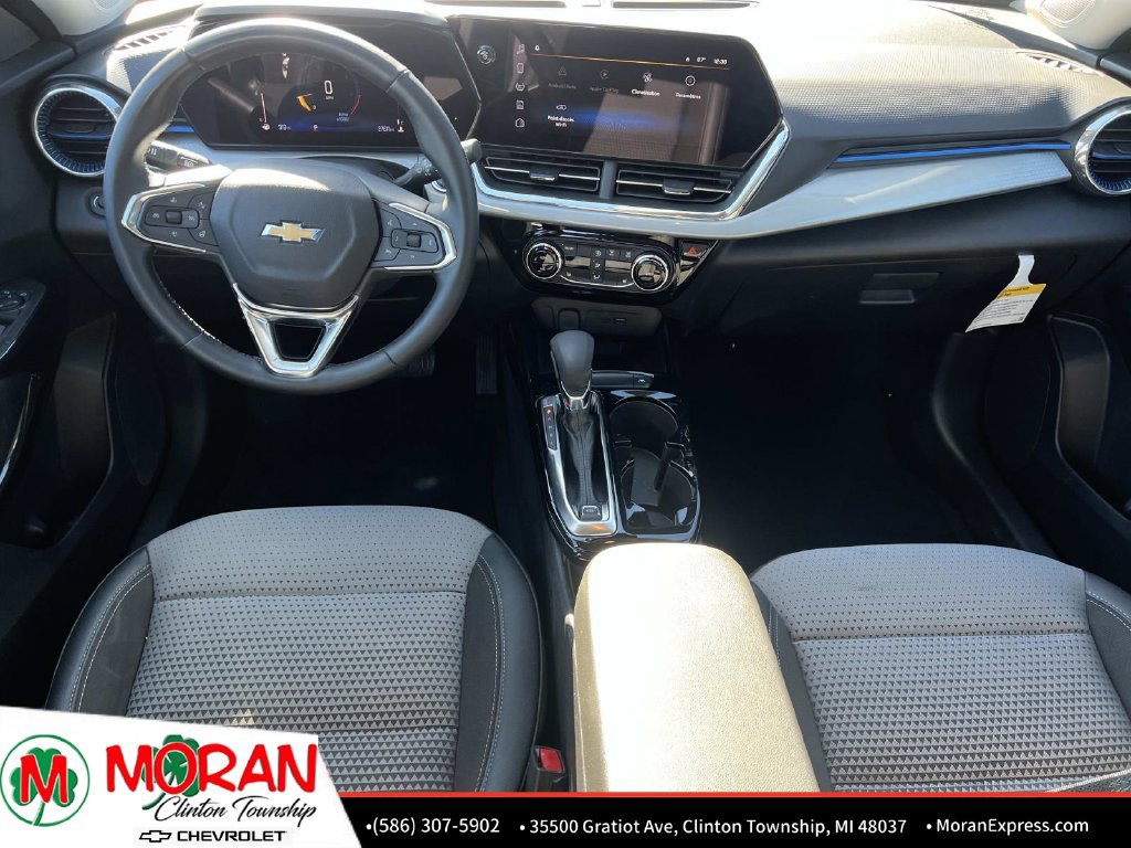 Certified 2025 Chevrolet Trax LT w/ Sunroof Package FWD image 15