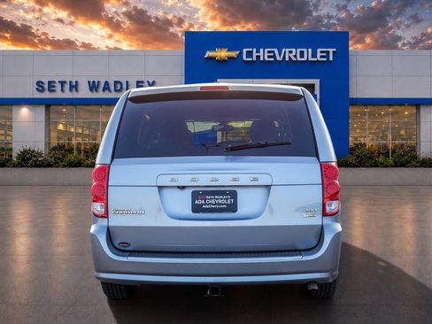 Used 2019 Dodge Grand Caravan SXT FWD image 6