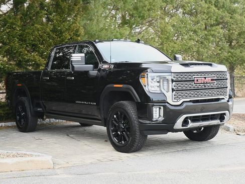 Used 2023 GMC Sierra 2500 Denali w/ Denali Black Diamond Edition AWD/4WD image 9
