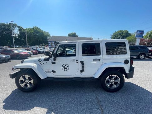Used 2017 Jeep Wrangler Unlimited Sahara w/ Dual Top Group AWD/4WD image 9