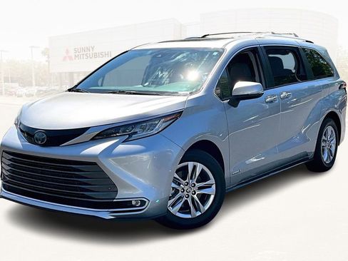 Used 2021 Toyota Sienna Limited FWD image 1