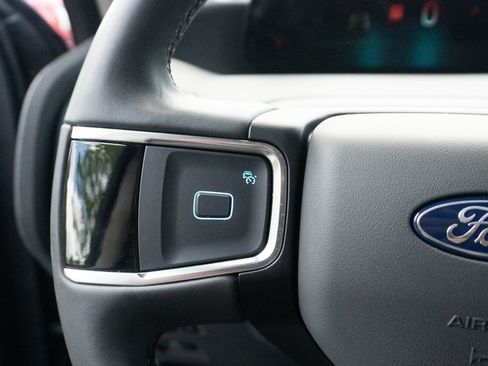 Used 2025 Ford Expedition Active RWD image 26